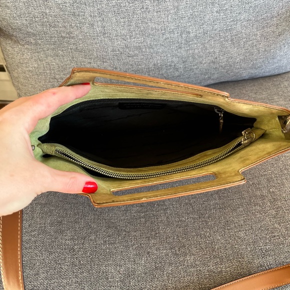 Vintage Camel Brown Salvatore Ferragamo Handbag - Picture 4 of 13